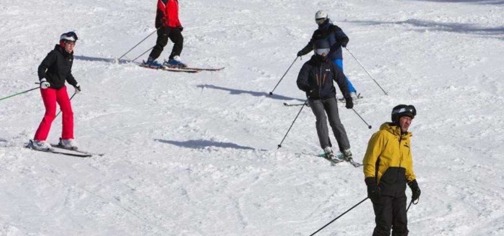 "Πνίγηκαν" από τουρίστες τα χιονοδρομικά κέντρα της Βουλγαρίας